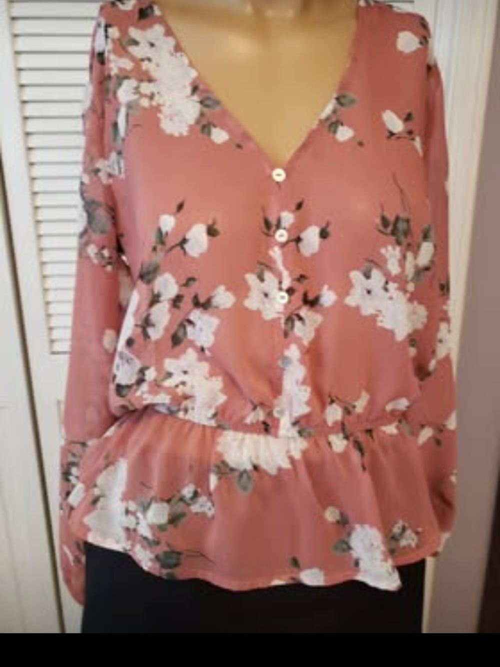 Forever 21 Dusty Rose Floral V-Neck Peplum Blouse